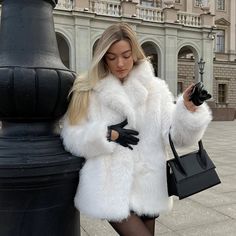 Fluffy Faux Fur Coat – Free From Label White Fur Outfits Women, White Fur Coat Outfit Casual, Faux Fur Coat Outfit Winter Chic, Balkan Outfit, Fur Coat With Dress, Fur Outfits Women, Winter Fur Outfits, White Fur Outfit, White Outfit Winter