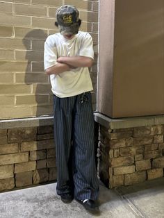 Baggy Slacks Outfit Men, Guy Outfits Summer, Street Fashion Men Streetwear, Guys Clothing Styles, Mens Outfit Inspiration, Cool Outfits For Men, Streetwear Men Outfits, Mode Inspo, Retro Outfits