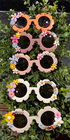 Summer Vacation Photoshoot, Vacation Photoshoot, Flower Sunglasses, Flower Colors, Party Favors For Kids Birthday, Shaped Sunglasses, Flower Party, Camping Art, Letter Beads