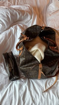 Louis Vuitton Travel Bags, Luxury Lifestyle Dreams, Classy Aesthetic, Vuitton Bag, Bag Travel, Travel Aesthetic, Backpack Purse, Old Money, Luxury Lifestyle