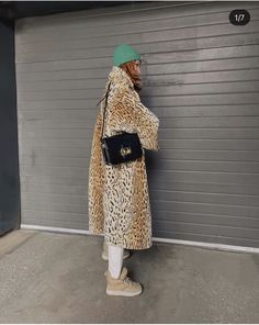 Print Coat Outfit, Look 2023, January Outfits, Long Coat Outfit, Winter Coat Outfits, Sassy Outfit, Coat Outfit, Print Coat, Fur Fashion