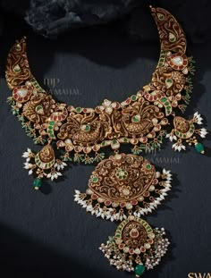 Nakshi Kundan Necklace, Short Necklace Designs Gold, Necklace Designs Gold, Antic Jewellery, Gold Lockets, Star Jewellery, Heavy Necklace, Classic Jewellery