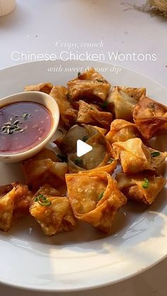 Maham on Instagram: "Chinese Chicken Wontons

✨Save recipe for later!
✨Follow @sugarwhines for more!

You need:
Filling:
200g chicken, finely minced
1tbsp soy sauce
3/4tsp white pepper 
2-3tsp hot sauce
Salt to taste
1/2tsp pepper
1/2tsp sesame oil
3-4tbsp spring onion greens, chopped
1/2” piece ginger, finely chopped

SAUCE:
3tbsp ketchup
1-1/2tbsp soy sauce 
1tbsp sriracha or any good quality hot sauce
1-1/2tbsp brown sugar
1tsp cornflour
1/4 cup water
1/2tbsp sesame seeds
Cook all the sauce ingredients in a small pot over medium flame till slightly thickened. Stir in the sesame seeds in the end. 
Serve hot wontons with sauce. 
Enoy!

Wonton wrappers/roll patti
Mix 2tbsp of flour with 3-4 tbsp water to make slurry for sealing wontons. 
Oil for frying 

Marinate chicken with all the ingre