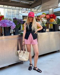 I love local markets🤭🍊 Top, bag, shoes @shopcider @cidergang #cidergang Blazer Shorts Outfit, Arizona Outfits, Outfits Faldas, Queer Style, Future Inspiration, Boxer Pants, Queer Fashion, Casual Day Outfits, Insta Feed