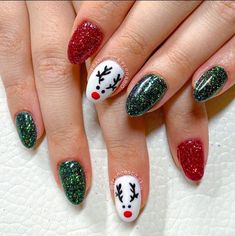 Christmas Nail Designs Short Simple, Gel Moment Christmas Nails, Kids Xmas Nails, Shellac Nails Christmas, Xmas Nails Acrylic, Holiday Dip Nails, Christmas Nails For Kids, Kids Christmas Nails