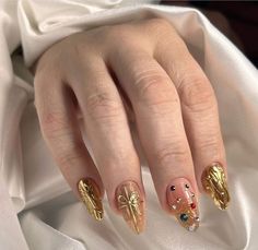 Gold Christmas Nails, Daisy Acrylic Nails, Cute Almond Nails, Rave Nails, Spring Nail Designs, Goth Nails, Sparkle Nails, Uñas Acrilicas, Glam Nails