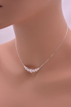 MAKES GREAT BRIDESMAID GIFTS - CONTACT FOR DISCOUNTS This elegant and minimalist necklace features varying sizes of Swarovski pearls set on a solid sterling silver chain. An easy-to-use spring clasp completes the sterling silver necklace. I have used 8mm, 6mm, and 4mm Swarovski pearls for a delicate look. Available in white, ivory, light pink, light grey, dark grey. SIZING: Note that this necklace will hang differently depending on the size of the person. Please measure carefully and select your Simple Silver Pearl Drop Jewelry, Simple Silver Jewelry With Pearl Chain, Simple Silver Pearl Jewelry, Simple Silver Wedding Necklace, Bridal Pearl Necklace, Silver Pearl Necklace, Pearl Bridal, Necklace Wedding, Bridesmaid Necklace