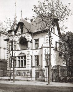 an old photo of a large white house