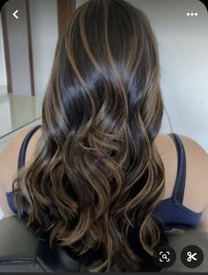 Rambut Brunette, Highlights Curly Hair, Black Hair Balayage, Brown Hair Looks, Brown Hair Inspo, Brunette Hair With Highlights, Dark Hair With Highlights, Hair Streaks, Hairstyles For Layered Hair