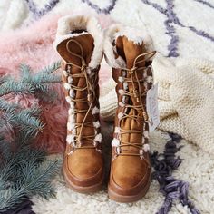 Fall Winter Boots, Vintage Inspired Shoes, Best Hiking Shoes, Clothing Crafts, Doc Martens Boots, Sorel Joan Of Arctic, Cozy Boots, Winter Coffee, Classy Girl