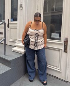 Plus Size Baggy Jeans Outfit Aesthetic, Plus Size Fashion Style, Spring Summer Plus Size Fashion, Baggy Jean Summer Outfit, Amsterdam Outfit Plus Size, Mid Sized Women Outfits, Melbourne Style Fashion, Spring Style Plus Size, Nyc Outfits Plus Size