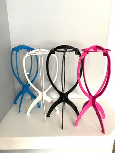 A wig stand is an essential tool to help maintain a wig's appearance and longevity. This collapsible wig stand will help your wig hold its shape when not in use. It is also ideal for drying your wig after washing. Plastic Wig Stand, Wigs Storage Ideas, Wig Tools, Wig Hanger, Silk Hair Bonnets, Hair Salon Tools, Hair Bonnets, Wig Care