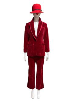 Be the epitome of style with the Red Velvet Suit FW 1996 Tom Ford for Gucci. This iconic and polished piece, famously worn by Gwyneth Paltrow at the MTV Awards, features soft velvet in a deep but bright red. Featured in the  campaign, shot by Mario Testino, this is a memorable piece that's one for the collector -- a must have for the archives! Red Velvet Suit, Tom Ford For Gucci, Mtv Awards, Daisy Jones, Mario Testino, Velvet Suit, Gwyneth Paltrow, Soft Velvet, Bright Red