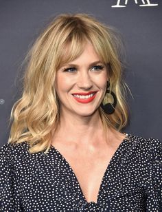 January Jones Medium Wavy Cut with Bangs - January Jones rocked a messy wavy 'do with parted bangs at the 2017 Baby2Baby Gala. Wavy Hairstyles Medium, Low Maintenance Haircut, January Jones, Medium Hair Cuts, Hair Today, Hair Dos, Trendy Hairstyles