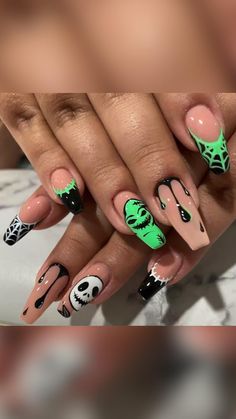 Halloween Nails The Nightmare Before Christmas Simple, Jack And Oogie Boogie Nails, Jack Skellington Nails Short, Halloween Nails Oogie Boogie, Coffin Halloween Nails Designs, Easy Nightmare Before Christmas Nails, Oggie Boogie Nails, Horror Movie Nails Acrylic