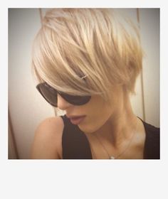 10 tolle Kurzhaarfrisuren mit etwas mehr Länge auf der Oberseite! - Neue Frisur Hair Colorful, Long Pixie Hairstyles, Hair Blond, Short Blonde Haircuts, Hair Affair, Short Haircut, Cut Hair, Short Blonde