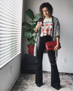 Styling Black Flare Jeans: Day 2 | Alterations Needed Black Bell Bottoms Outfit, Flare Jeans Outfit Winter, Outfits With Flares, Flares Outfit, Flare Outfit, Pants Outfit Work