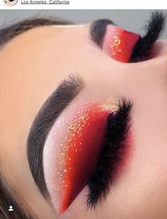 Makeup With Gold Glitter, Makeup With Gold, Red Eye Makeup, Makeup Artist Tips, Beautiful Eye Makeup, Colorful Eye Makeup, Glamorous Makeup