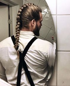 Trança central French Braids Men, Viking Beard Styles, Viking Haircut, Man Braids, Professional Hairstyles For Men, Viking Hairstyles, Viking Braids, Braids Men, Trendy Mens Haircuts