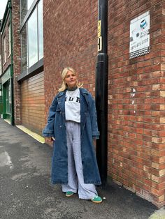 Long Denim Jacket Outfit, Striped Jacket Outfit, Bob Blonde Hair, Everyday Spring Outfits, Mom Outfits Winter, Mid Size Outfits