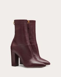 Valentino Boots, Heels Classy, Girly Shoes, Aesthetic Shoes, Elegant Shoes, Swag Shoes, Pretty Shoes