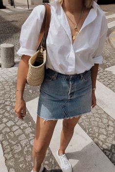 Oversized Shirt Outfit, Skirts Style, Jewellery Bag, Denim Skirt Outfits, Summer Wardrobe Essentials, Paris Outfits