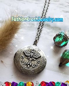 Great Gift Fantasy Moon Shaped Jewelry Gift, Jewelry Witchcraft, Moon Locket, Moth Necklace, Moon Phases Necklace, Lunar Cycle, Luna Moth, Saint Paul, Moon Phases