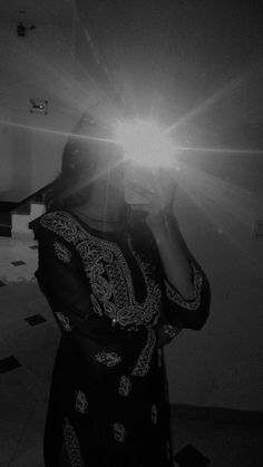 hidden face 👀 Black Kurti, Beautiful Casual Dresses, Desi Fashion Casual, Face Aesthetic, Face Pictures, Best Poses For Pictures