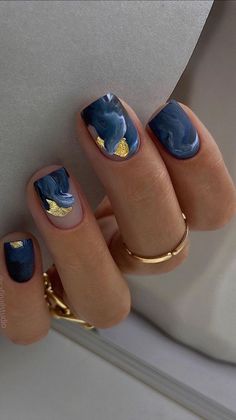 45+ Gorgeous Prom Nails & Designs That Are Hot Right Now Navy Marble Nails, Blue Marble Nail Designs, Blue Marble Nails, Blue Gold Nails, Blue Wedding Nails, Leaf Nails, Prom Nail Designs, Bride Preparation, Dark Blue Nails