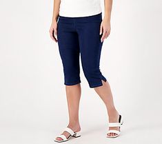 Comfortable and stylish, this pedal pusher boasts an always-trending straight-leg cut and an easy-wear elastic waistband. Instant favorite! From Denim & Co.® Fashions.