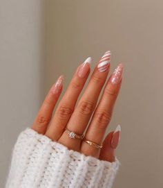 30 Classy New Year's Nail Designs For 2022. HONESTLYBECCA Christmas New Years Nail Designs, Christmas Gel Nails, New Year's Nails, Xmas Nails, Nailed It