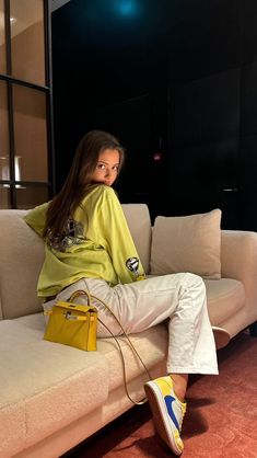 Yellow Bag Outfit, Luxury Lifestyle Fashion, Winter Fashion Outfits Casual, Mode Abaya, Effortlessly Chic Outfits, Causal Outfits, Dark Yellow, Insta Photo Ideas