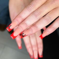 Celebrate the holiday season with simple Christmas-themed coffin red nails. Our blog post provides a plethora of ideas suitable for short, medium, and long nails. Learn how to create festive designs that are easy to replicate and maintain, adding that special touch to your holiday look. Classic Manicure, Beautiful Manicure, Long Almond Nails, Glitter French Tips