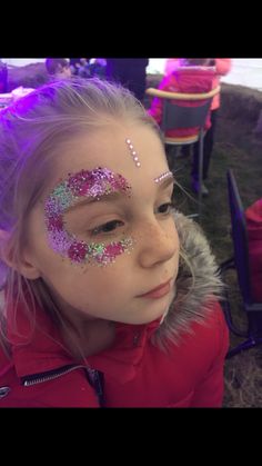 Color Guard Makeup, Glitter Face Paint, Glitter Ideas, Festival Face Paint, Festival Makeup Glitter, Classy Halloween Costumes, Festival Face