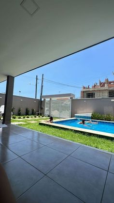 an empty swimming pool in the middle of a yard