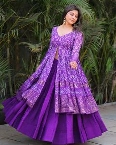 Chaniya Kurti Designs, Gown Kurti Dresses, Saree To Frock Designs For Women, Traditional Blazer Outfits For Women, Frock From Saree Ideas, Saree Frocks For Women, Chaniya Choli From Saree, Chaniya Pattern, Net Saree Reuse Ideas