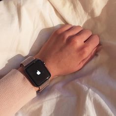 Apple Watch Inspiration, Apple Watch 3, Smart Watch Apple, Luxury Couple, Mode Chanel, Apple Watch 42mm