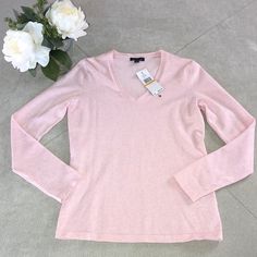 Women’s V-Neck Fitted Top By Tommy Hilfiger Color: Barely Pink Size Small Measurements: Chest 17 In (Laying Flat Armpit To Armpit) Length: 24 In 65% Cotton & 35% Nylon New - **Please Note The Picture Shows Tags Attached But It No Longer Has The Tags . Tommy Hilfiger Long Sleeve Tops For Spring, Tommy Hilfiger Long Sleeve Sweater For Spring, Spring Stretch Top By Tommy Hilfiger, Tommy Hilfiger Stretch Top For Spring, Spring Tommy Hilfiger Stretch Top, Tommy Hilfiger V-neck Tops, Classic V-neck Top For Spring, Fitted V-neck Tommy Hilfiger Tops, Fitted Tommy Hilfiger V-neck Tops