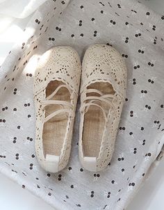 Nurse Shoes, Flats Shoes Comfortable, Lace Flats, Mary Jane Shoes Womens, Nursing Shoes, Loafer Slippers, Wide Shoes, Chunky Heels Sandals, Comfortable Flats