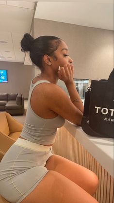 Movie Date Night At Home Outfit, Natural Baddie Hairstyles, Comfy Baddie Outfits, White Outfits Black Women, Baddie Outfits Casual Summer, Soft Baddie Aesthetic, Comfy Girl Aesthetic, Summer Baddie Outfits Casual, Chill Baddie Outfits Summer