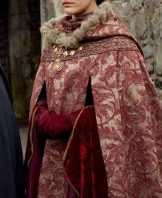 Lannister Clothes, Medieval Clothing Royal, Lannister Fashion, Got Targaryen, Asoiaf Fashion, Alicent Hightower, Targaryen Aesthetic