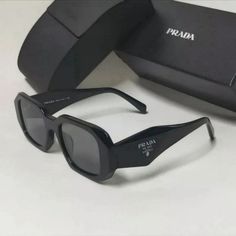 New style women's black sunglasses Prada Tortoise Sunglasses, Prada Sunnies, Prada Glasses, Prada Fashion, Prada Accessories, Black Luxury