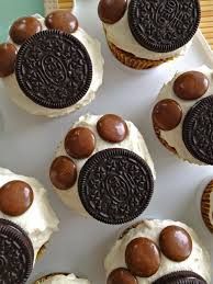 cupcakes with oreo cookies and white frosting