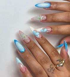 Blue Floral Nail Designs, Acrylic Nails Almond Shape, Turquoise Nails, Floral Nail Designs, Floral Nail, Edgy Nails, Almond Acrylic Nails, Nails Coffin