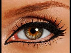 If you don't know which kind of eyeliner to purchase, or how to apply it, these makeup tutorials are all you need to learn how to apply eyeliner properly! Permanent Makeup Eyeliner, Natural Eyeliner, Permanent Eyeliner, Eyeliner For Beginners, Eyeliner Tattoo, Perfect Eyeliner, Eyeliner Styles