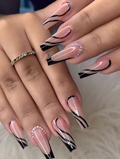 Gothic Nails, Girly Acrylic Nails, Black Nail Designs, Negroni, Beauty Nail, Fancy Nails, Nail Arts, Square Nails, Long Acrylic Nails