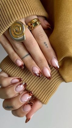 Get inspired with 20+ Must-See Thanksgiving Nails you have to copy this year! From cute Thanksgiving nail designs to festive pumpkin nails, these looks will complete your holiday style. Try fall Thanksgiving nails, stylish short press-on nails, or unique Halloween press-on nails. Don’t forget to explore creative Thanksgiving nail ideas, trendy nail forms, and nagel tips for the perfect holiday manicure! Press-on nails short are easy to apply and super chic. Almond Nail Ideas, Wine Nails