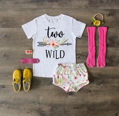 "Please note that the listing is only for the shirt. NO BOTTOMS AND ACCESSORIES ARE INCLUDED! SIZING NO SIZING EXCHANGES WILL BE ALLOWED , SO PLEASE ORDER ACCORDINGLY, AS THESE ITEMS ARE MADE TO ORDER. LS Stands for Long Sleeve SS Stands for Short Sleeve BODYSUITS Newborn (5-8 pounds) 3/3-6 months(8-12.5 pounds) 6 months (12.5 - 16.5 pounds) 9 months (16.5 - 20.5 pounds) 12 months (20.5 - 24.5 pounds) 18 months (24.5 - 27.5 pounds) 24 months (27.5 - 27.5 pounds). INFANT T-SHIRTS Sizes6M12M18M24M Porter Ranch, Flower Girl Shirts, Flower Girl Outfit, Big Sister Little Sister, First Birthday Shirts, Sister Shirt, Sister Outfits, Newborn Onesies