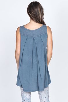 Made with the finest quality fabrics, dyed and handled in small-batch production, our novelty wash styles are the high-quality and unique styles you need in your collection!This super classy sleeveless tunic top will elevate any outfit, especially with our coordinating linen bottoms!Featuring a boat neckline, a pleated back, and side slits! Sleeveless Tunic Tops, Linen Bottoms, Sleeveless Tunic, Flat Style, Boat Neckline, Unique Styles, Light Denim, Small Batch, Fashion Flats