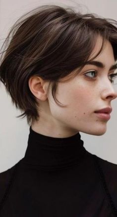 Feminine Short Hair, Really Short Hair, Hair Inspiration Short, Hair With Bangs, Shot Hair Styles, Haircut For Thick Hair, Short Hair Haircuts, Short Hair With Bangs, Cut My Hair